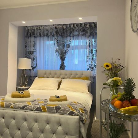 Apartment Luxe Free Wifi, Free Parking, Free Netflix Friern Barnet Екстериор снимка
