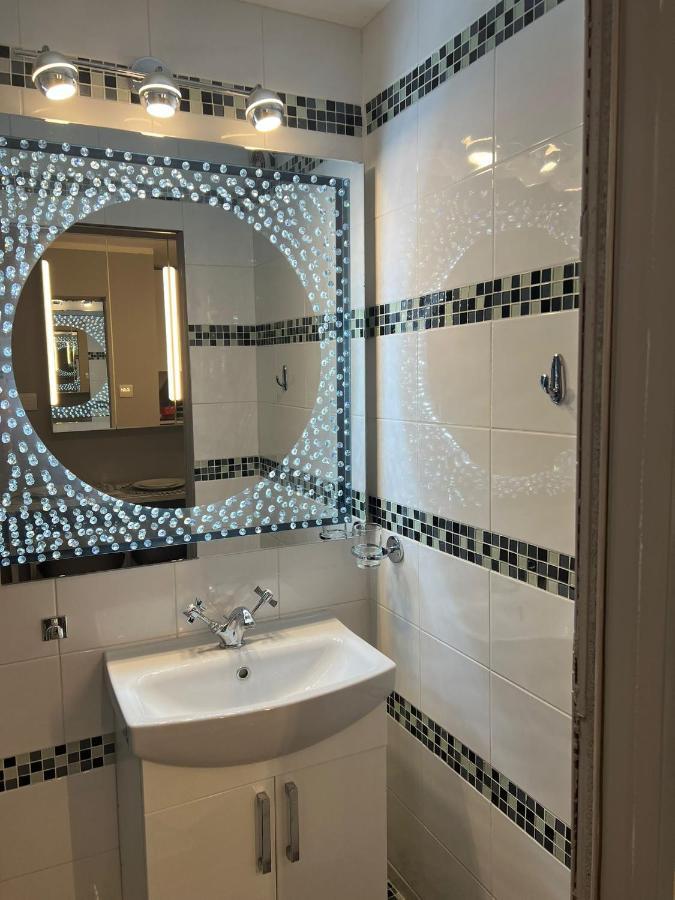 Apartment Luxe Free Wifi, Free Parking, Free Netflix Friern Barnet Екстериор снимка