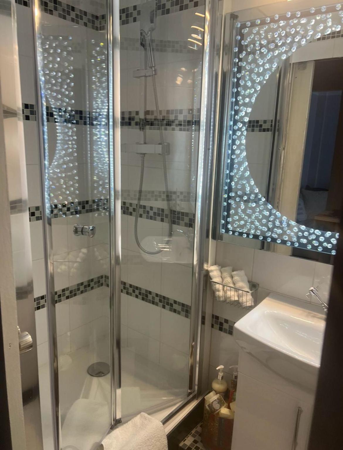Apartment Luxe Free Wifi, Free Parking, Free Netflix Friern Barnet Екстериор снимка